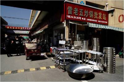 襄陽這個(gè)地方太火爆了!廚房酒店用品應(yīng)有盡有,現(xiàn)在知道還不晚…